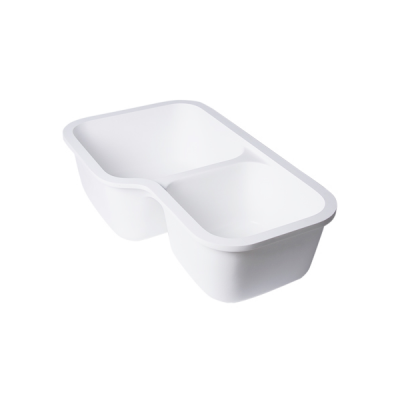 cucina con lavello bianco