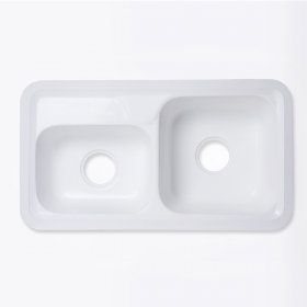 lavabo in superficie solida bianca