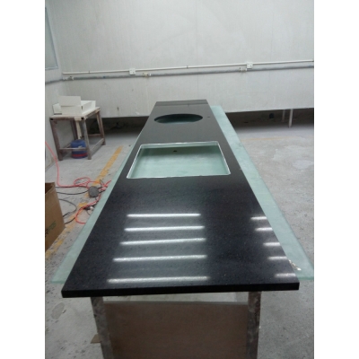 superficie solida acrilica nera
