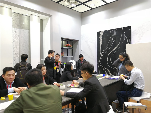 Vieni allo stand ViviMarbles alla Xiamen Stone Fair 2018, scopri la pietra di quarzo effetto marmo con venature